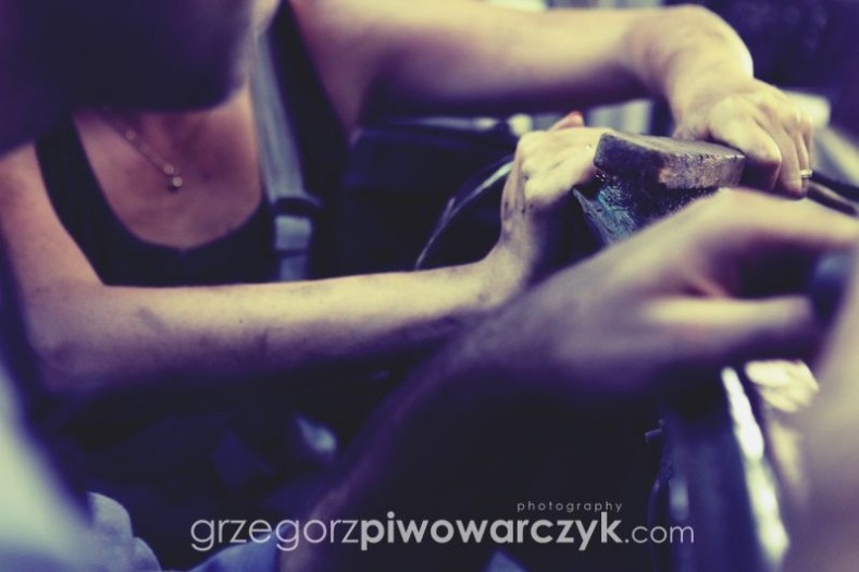 GE_03_garage_wedding_photo_session_sesja_slubna w garazu_wroclaw